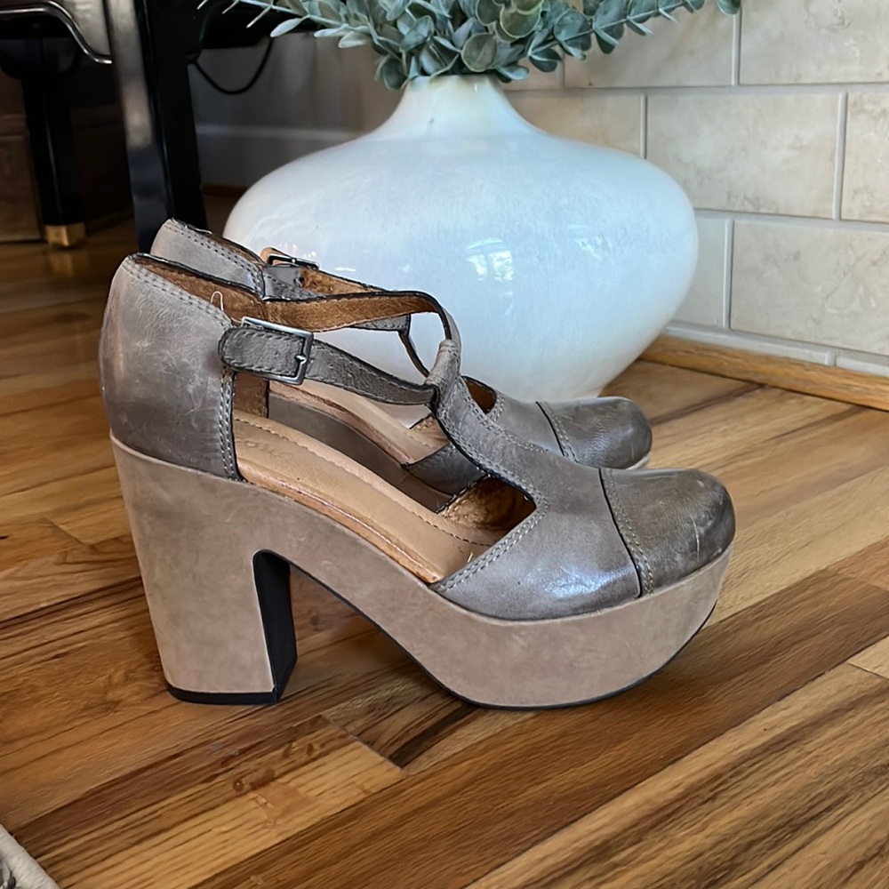 Nicole Leather platform heels: T-Strap